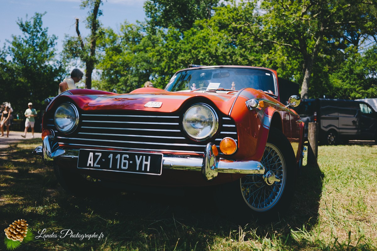 🚗  Les 10 ans du Club Loun Rétro : Patrimoine Roulant au Bord du Lac de Léon